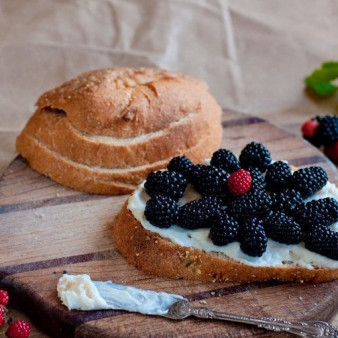 Бутерброды с ежевикой