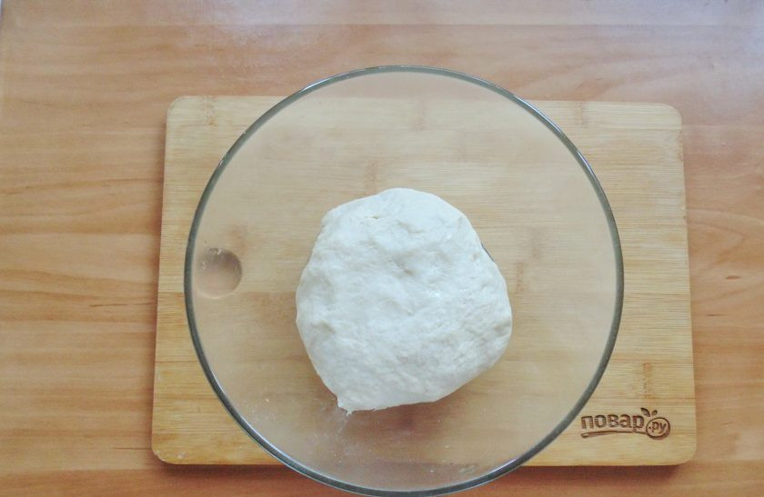 1. Этап. Испанская пицца: Тесто должно быть эластичным, не липнущим к рукам.