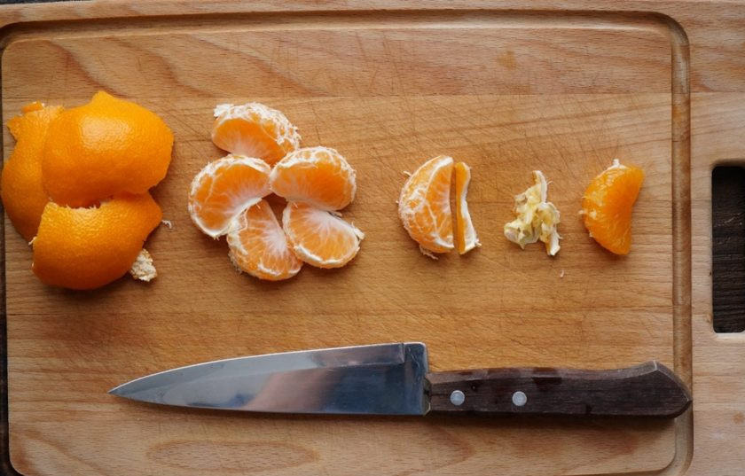 1. Этап. Желе дома: Очистите мандарины, снимите с них пленочку.