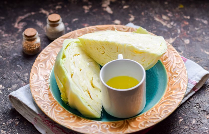 1. Этап. Тушеная капуста в духовке: Подготовьте ингредиенты.