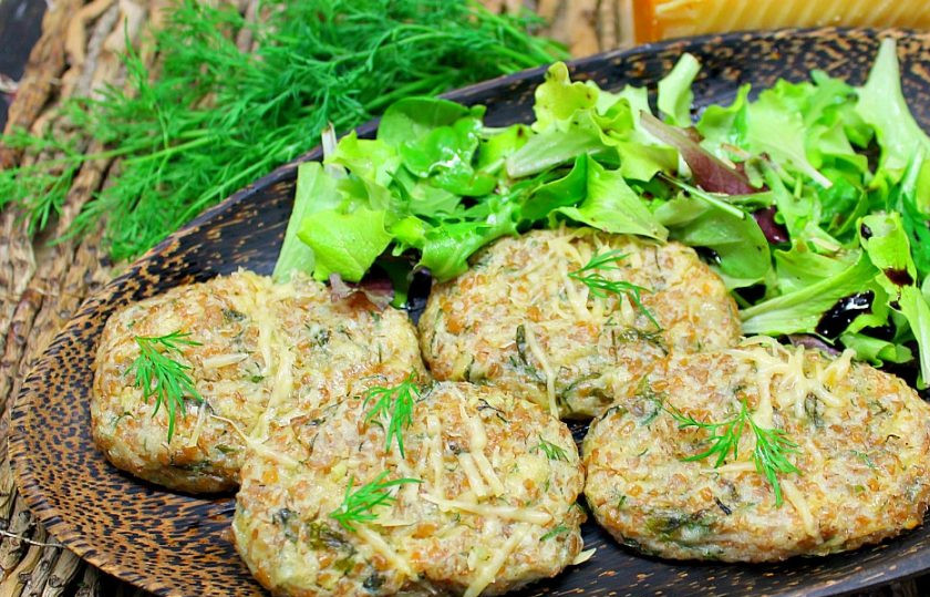 1. Этап. Пшеничные котлеты: 8. Горячие котлеты посыпаем тертым сыром и подаем к столу, украсив свежей зеленью. Приятного аппетита!