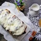Пирог Гармошка с корицей Приготовить все ингредиенты, они должны быть комнатной температуры. Начнём с приготовления теста. Раскрошить в миску свежие дрожжи. Добавить тёплое молоко и сахар (1 ст. л.). Просеять в миску 2-3 ст. л. муки и перемешать. Накрыть миску с опарой плёнкой и убрать в тёплое место на минут 15, чтобы поднялась «шапочка». Я всегда ставлю в духовку при 50°С. Вот такая «шапочка» должна появиться на поверхности, значит наша опара готова. Смешать мягкое сливочное масло и оставшийся сахар (для теста). Добавить 1 яйцо и 1 белок (желток отложить для смазывания пирога). Влить в масляно-яичную массу опару, перемешать. Просеять частями оставшуюся муку, замешивая тесто. Должно получиться эластичное и мягкое тесто. Выложить его в миску, накрыть плёнкой и убрать в тепло (в моём случае, духовка) не менее, чем на 1 час. Вот оно, наше подошедшее тесто, посмотрите, какое оно воздушное!!! Обминаем хорошо тесто, но муку уже не используем, а смазываем руки растительным маслом. Тесто раскатать в прямоугольный пласт. Смазываем мягким сливочным маслом. Присыпать сахаром, смешанным с корицей. Пройтись немного скалкой по сахару с корицей, чтобы он, при сборке, не рассыпался. Нарезать на равные квадраты. Выложить их, «стоя», в смазанную форму, накрыть полотенцем и оставить в тёплом месте минут на 30. Смазываем взбитым яичным желтком с 1 ложкой молока и выпекаем при 180°С минут 30. Для помадки используем любой творожной сыр без добавок, жирные сливки и сахарную пудру. Все ингредиенты взбиваем миксером, должна получиться не жидкая глазурь. Готовый пирог вынимаем из формы, ставим его на решётку. И сразу, горячим, поливаем помадкой. Оставить остыть.