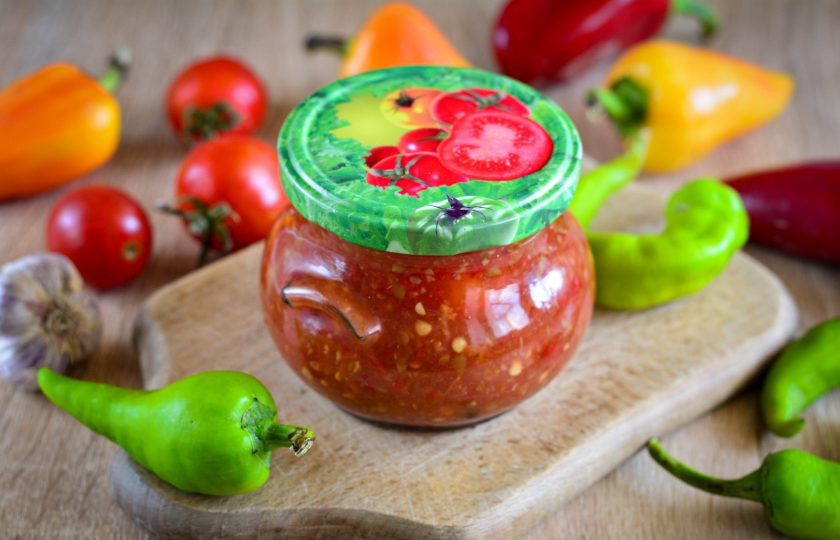 1. Этап. Аджика Чертополох: Аджику остудите под одеялом, а можно оставить на ночь. Приятного аппетита!