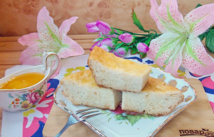 1. Этап. Запеканка из творога и пшенной каши: Достаньте запеканку из духовки, дайте ей хорошо остыть. После нарежьте на порции и подавайте к столу.