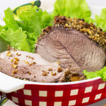 Свинина с орехами