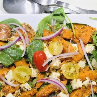 Салат с тыквой, шпинатом и заправкой Шерри