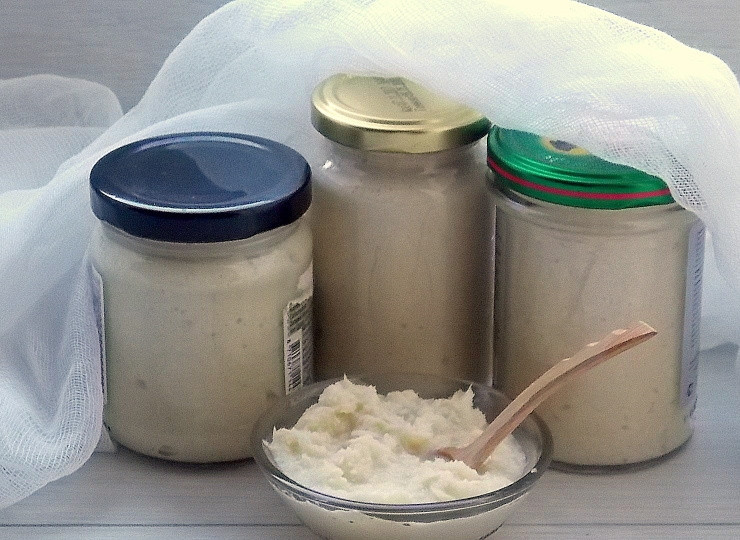 1. Этап. Закуска из хрена с чесноком: Разложите по чистым банкам и уберите в холодное место.