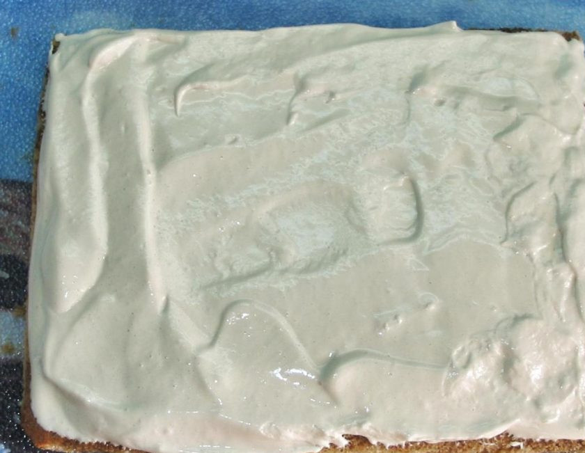 1. Этап. Тирамису Вива Италия: 14. Затем смазываем кремом. И так поступаем со всеми остальными коржами.