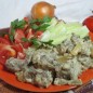 Печень нежная в сметанном соусе Баклажан чисти, режем кубиками (можно и покрупнее). Солим хорошенько. Мнём руками и оставляем минимум на 20 минут. Тем временем о печёнке... Очистить печень от плёнки и протоков. Нарезать небольшими кусочками, размером наверное с 5 рублей, ну может чуть крупнее. А теперь фишка)))Залить печёнку яблочным уксусом. Перемешать и тоже отставить в сторону. Лук почистить и порезать крупными четвертькольцами и обжарить до золотистости. Баклажанные кубики откинуть на дуршлаг и промыть. Отжать и положить на разогретую с маслом сковородку. Обжарить до готовности и золотистой корочки. Подсолить. А вот и печёнка замариновалась... Выкладываем её на разогретую с маслом сковороду и быстро обжариваем на большом огне до корочки. Делаем соус из сметаны. В сметану добавить горчицу, чесночный порошок, размешать и посолить по вкусу. Влить 5 ложек воды. Размешать. На сковороду выложить обжаренные баклажан и лук, печень и залить соусом. Перемешать, накрыть крышкой и тушить на небольшом огне 10 минут, с момента закипания соуса. Всё)))Готово! Очень мягко и очень вкусно! и горчично) Вот так вот в соусе вид поближе.)