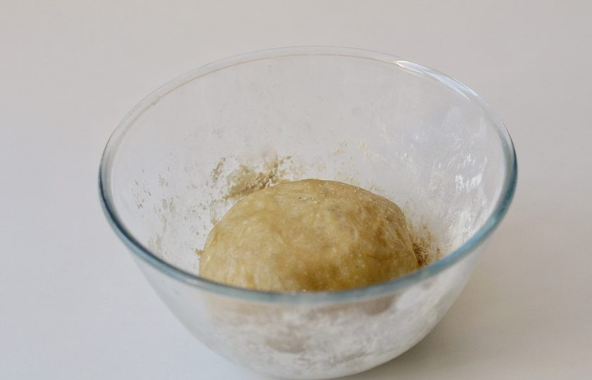 1. Этап. Постный шашлык: Перемешайте. Оставьте на 10 минут, чтобы глютен активировался.