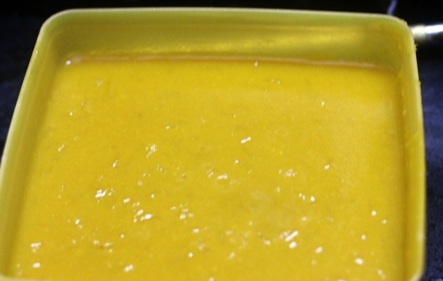 1. Этап. Желе на агаре: 4. Сразу перелейте в прямоугольную форму, где будет желе. Отправьте в холодильник на 45-60 минут.