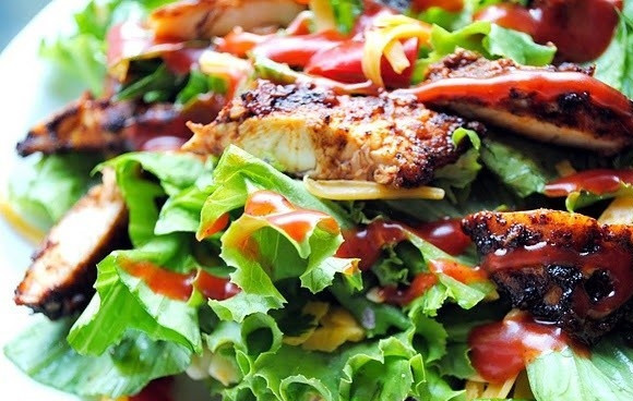 1. Этап. Салат с курицей-гриль: Аккуратненько перемешиваем - и салат с курицей-гриль готов! Приятного аппетита!