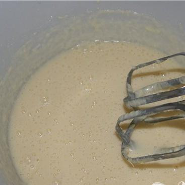 1. Этап. Шоколадно-кокосовые конфеты: 2. Насыпать в смесь кокосовую стружку и хорошо размешать.