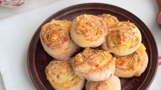 1. Этап. Оригинальные булочки: Потом запекайте булочки в течение 25 минут в духовке при 180 градусах. Приятной дегустации!