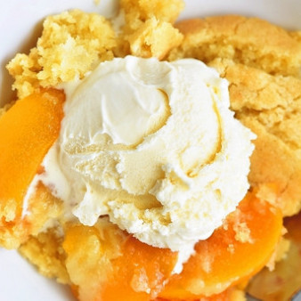 Коблер с персиками