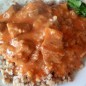Гуляш из говядины Мясо нарежьте на небольшие кусочки и обжарьте на растительном масле до румяной корочки, затем переложите мясо в кастрюлю или казан. Гуляш из говядины с томатом получается нежным, сочным, вкусным, ароматным и сочным. Подавайте прямо с подливой к любому гарниру, если Вы любите чтобы было много подливы тогда влейте побольше воды. По желанию можете добавить чеснок и любую зелень, тогда блюдо станет более ароматным и вкусным, муку можно заменить на крахмал, только прежде чем вводить его в гуляш растворите в холодной воде. Приятного аппетита!!! Подавайте с любым гарниром. Лук добавьте в кастрюлю с мясом, перемешайте и добавьте сметану. Тушите под крышкой на медленном огне 20 минут. Попробуйте на вкус и если необходимо добавьте специи и соль. Затем добавьте в сковороду с луком муку, лавровый лист, все специи и обжарьте несколько минут. Лук мелко нарежьте и обжарьте до мягкости на той же сковороде где жарилось мясо. Мясо залейте бульоном или водой чтобы оно полностью было покрыто, добавьте томатную пасту.