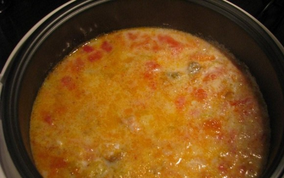 1. Этап. Суп из семги в мультиварке: 4. Перемешаем все ингредиенты, и зальем чистой водой. Солим, перчим, и добавляем приправы по вкусу. Ставим вариться на час в режим 