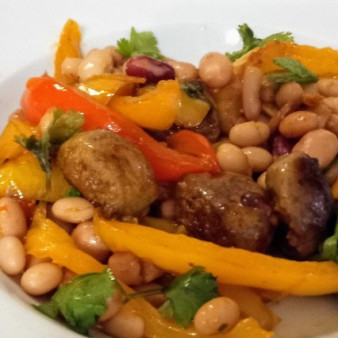 Фрикадельки из колбасок со сладкими перцами