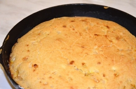 1. Этап. Заливной пирог с капустой: 10. Отправляю пирог в разогретый до 180 градусов духовой шкаф, выпекаю около 40-50 минут.