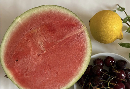 1. Этап. Смузи из арбуза и вишни: Приготовить ингредиенты. Вес фруктов у меня в очищенном виде.