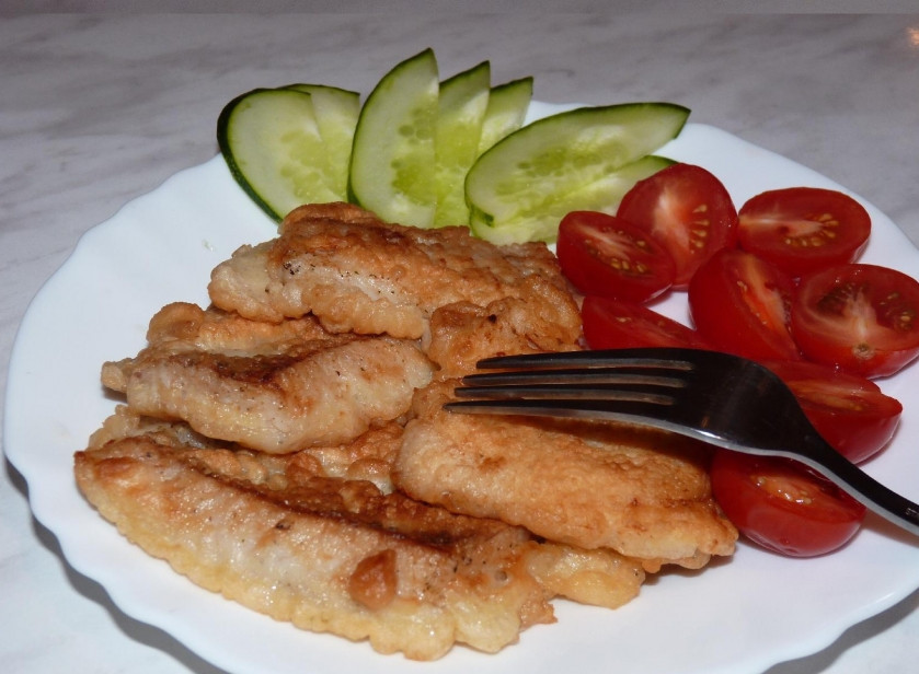 1. Этап. Щука в тесте: 6. Подавать рыбку можно самостоятельно или вместе с гарниром и овощами. Ее вкусовые показатели просто поражают даже взыскательных гуманов. Щука сама по себе невероятно вкусная, а в сочетании с кляром и сыром - она необыкновенная.