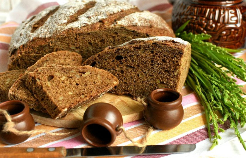 1. Этап. Шварцброт с квасом и отрубями: Тогда вкус хлеба раскроется полностью.