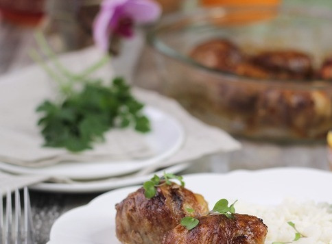 1. Этап. Мясные шарики в беконе: Готовые румяные мясные шарики подать к столу. Приятного!