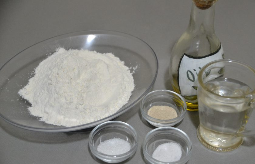 1. Этап. Греческая пита: Подготовьте ингредиенты.