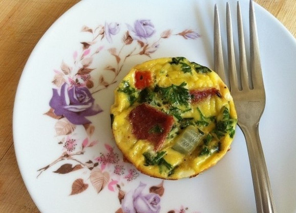 1. Этап. Мини фриттата: 7. Запекайте фриттату при 180 градусах в духовке в течение 17-19 минут. Вкусного завтрака!