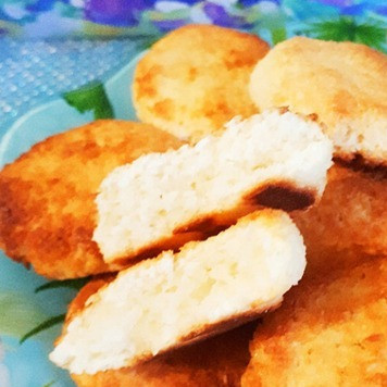 1. Этап. Печенье с кокосовой стружкой: Вот печенье в разрезе. Приятного чаепития! У меня получилось 25 штук.