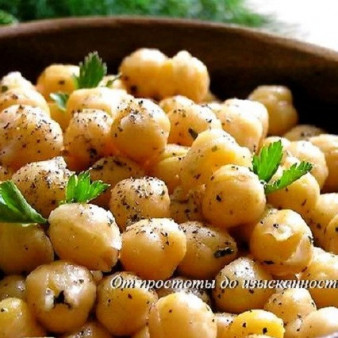 Нут с оливковым маслом и базиликом