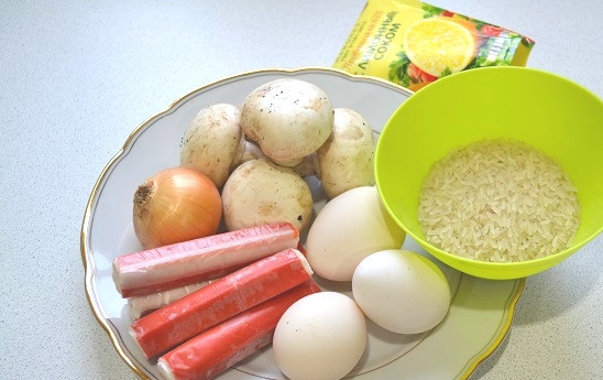 1. Этап. Салат Диана: 1. Вот такой набор ингредиентов нам нужно подготовить.