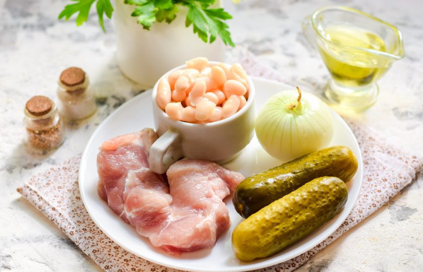 1. Этап. Салат Василиса с фасолью: Подготовьте ингредиенты.