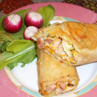 Лаваш с корейской морковкой и огурцом