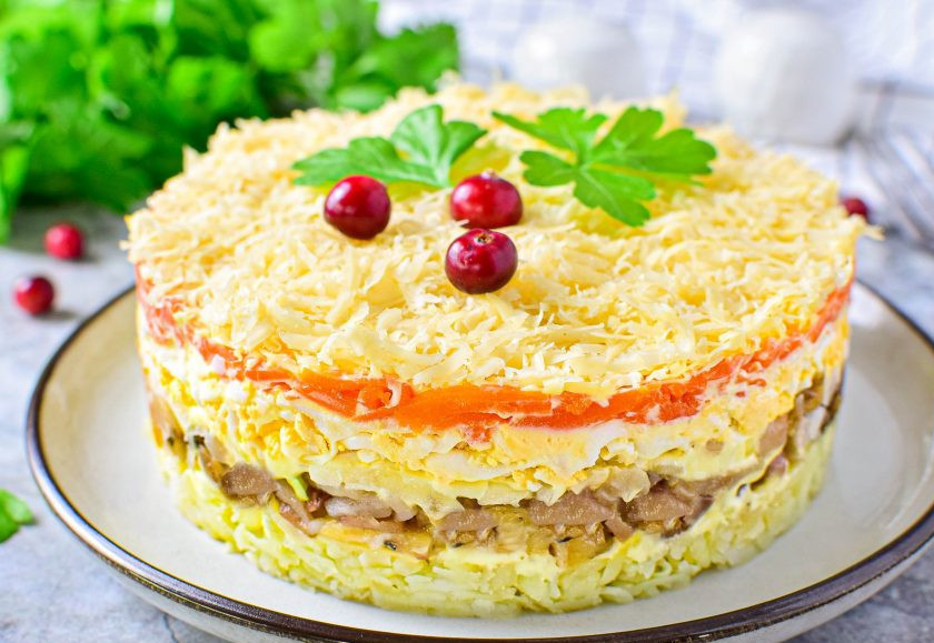 1. Этап. Салат Мимоза с копчёной скумбрией: Приятного угощения!