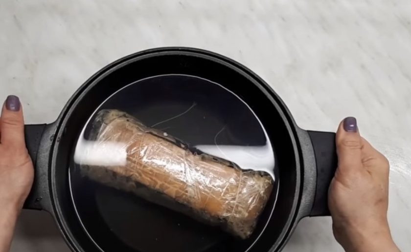 1. Этап. Сало вареное закусочное: 4. Положите сало в холодную воду, доведите до кипения и варите на небольшом огне 40 минут. Дайте салу остыть в воде, переложите в холодильник и оставьте в холоде на ночь. Закуска готова. Приятного аппетита!