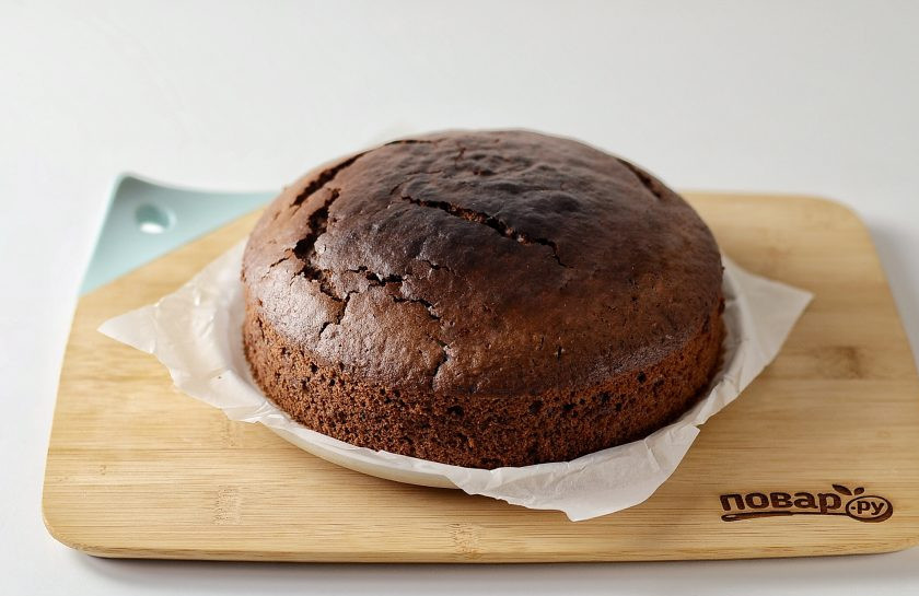 1. Этап. Торт на кокосовом молоке: Готовый бисквит остудите 30 минут в кольце, затем достаньте из формы. Полностью остудите и уберите в холодильник на 8-12 часов.