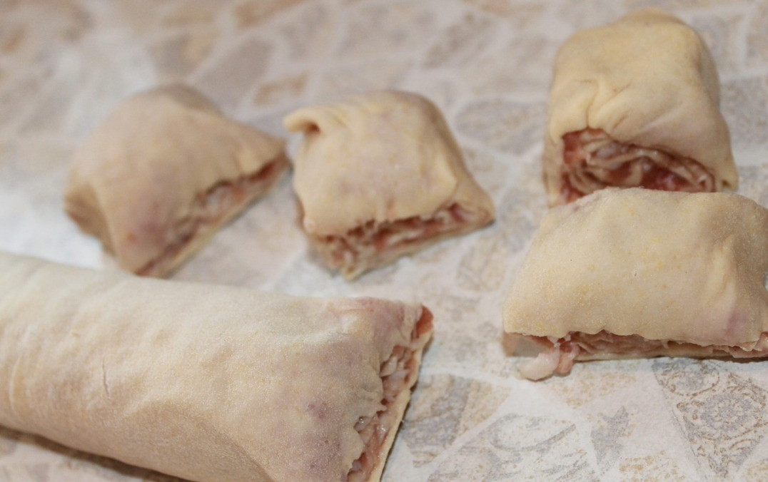 1. Stage. Snails in vegetable sauce: Cut into 2-3 cm thick slices.