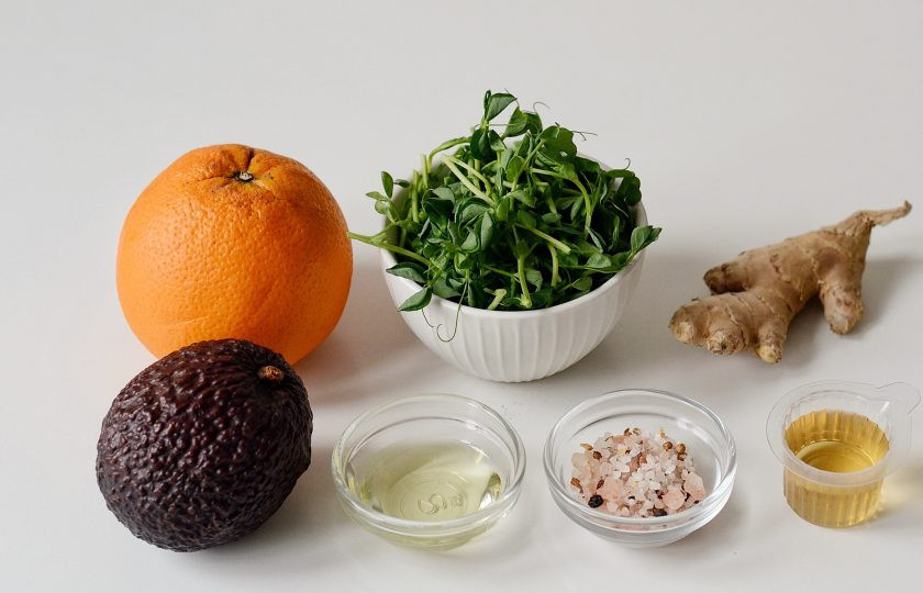 1. Этап. Салат с авокадо и имбирем: Подготовьте все ингредиенты.