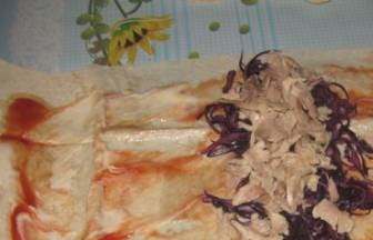 1. Этап. Шаурма в лаваше: Затем, на капусту - отварное мясо.