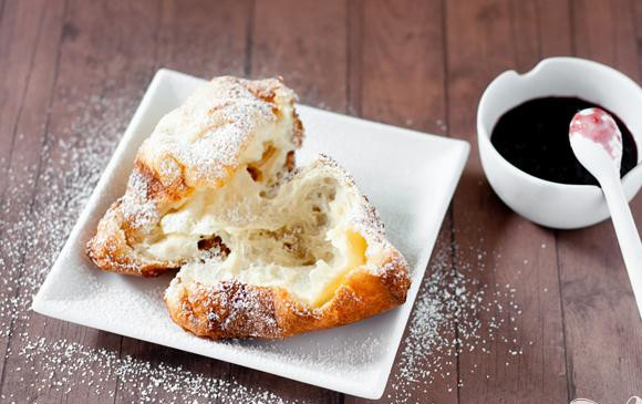 1. Этап. Поповеры (пустые булочки): 4. Подавать булочки горячими с любым наполнителем на выбор.