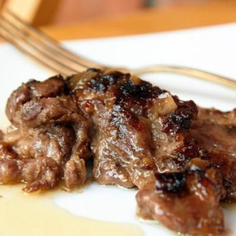 Мясо в винном соусе