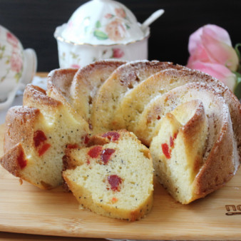 Маковый пирог с вишней