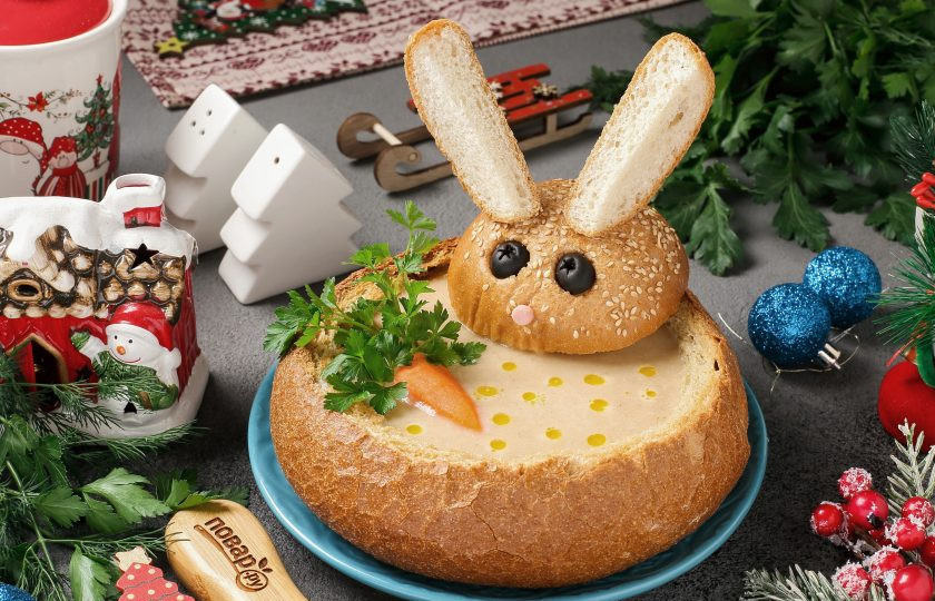 1. Этап. Сырный крем-суп с грибами в хлебе Веселый Кролик: Приятного аппетита!