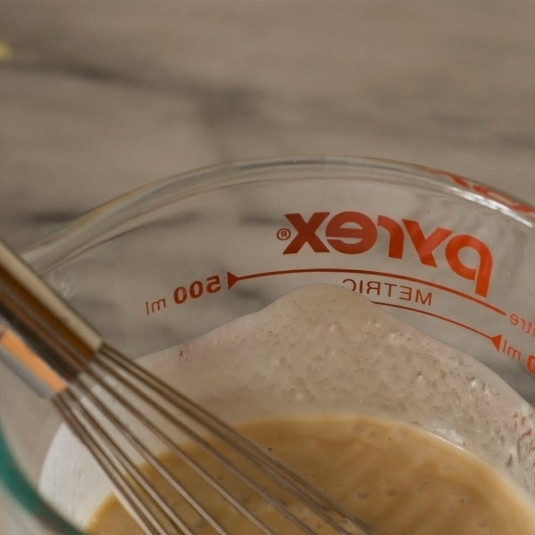 1. Этап. Курица по-филиппински с ананасами: Венчиком взбиваем до однородности.