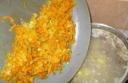 1. Этап. Рассольник классический: Добавить через 20 минут лук и морковь.