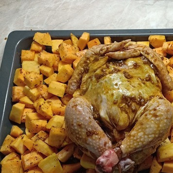 1. Этап. Курица, запеченная по-особому: Запекать курицу 1ч в духовке, заранее разогретой до 190С, время от времени поливая ее образовавшимся соком.