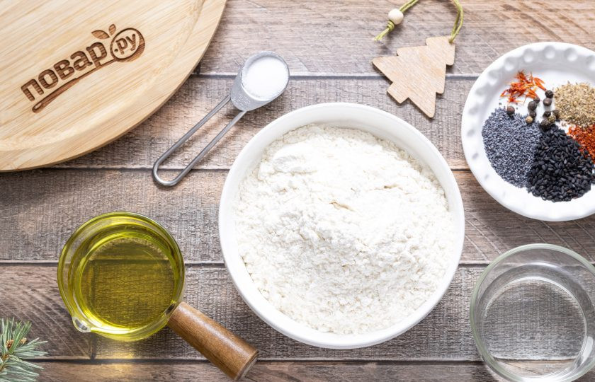 1. Этап. Хлебные палочки «Змейки»: Подготовьте все ингредиенты.