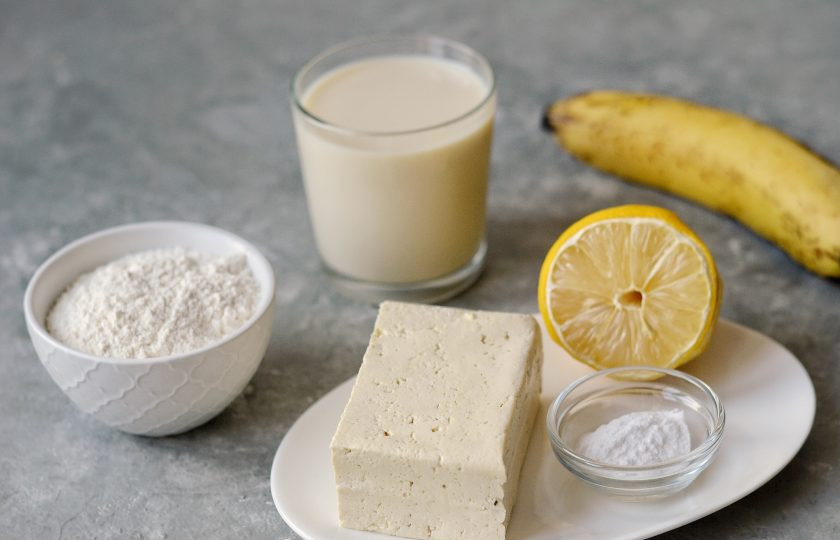 1. Этап. Оладьи из тофу: Подготовьте все ингредиенты.