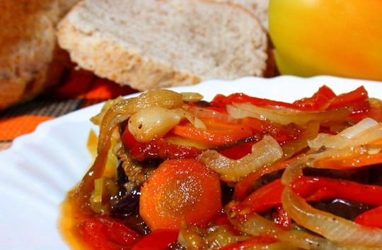 1. Этап. Баклажаны в казане слоями: Тушите блюдо 40 минут на медленном огне под закрытой крышкой. Приятного аппетита!